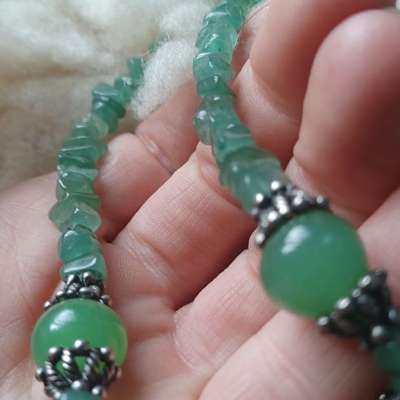 Awesome vintage tribal style necklace in greens - Picture 2 of 7